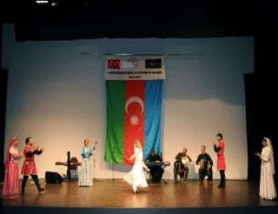 Azerbaycan ve Türkiye Halkları Nevruz'u Büyük Bir Coşku İle Kutladı