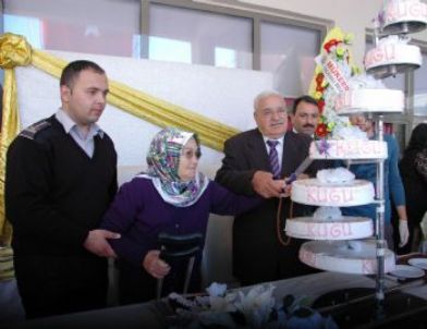 Huzurevinde Bir Ömür Boyu Mutluluk İçin 'Evet' Dediler