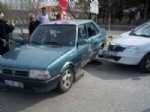 Kula'da Trafik Kazası, 2 Yaralı