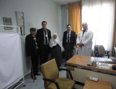 Vali Devreye Girdi, Yoksul 50 Yaşlı Özel Hastanede Sağlık Kontrolünden Geçirildi