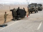 BILGIHAN BAYAR - Askeri Araç Devrildi: Biri Ağır 3 Asker Yaralandı