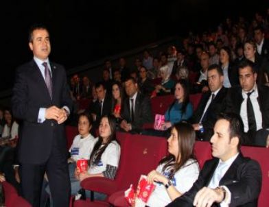 Bakan Kılıç, Üniversitelilerle 'fetih 1453'ü İzledi