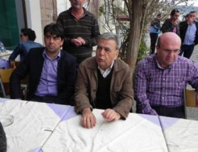 Foça Belediye Başkanı Demirağ'a Destek Yağıyor