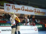 BAYAN VOLEYBOL TAKIMI - Galatasaray Bayan Voleybol Takımı Kupaya Yakın