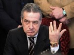 Steaua'nın Patronu Becali'ye Irkçılıktan Ceza