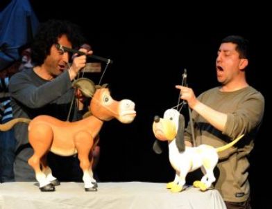 ABT Tiyatrolar Günü'nde Oyunlarını Ücretsiz Sahneledi