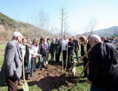 Başkan Karaosmanoğlu, Huzurevi Sakinleriyle Fidan Dikti