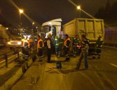 Beyoğlu’nda Kaza: Kamyonda Sıkışan Sürücü Yaralandı