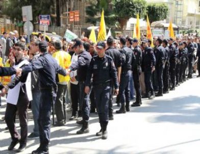 Adana'da Gergin '4+4+4' Yürüyüşü
