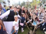 MERSINLI - Konak'ın Minik Senatörleri Parklara Meyve Fidanı Dikiyor