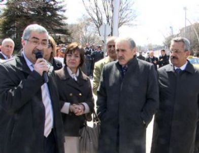 Meclis Önünde 4+4+4 Protestosu