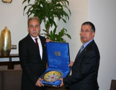 Milli Savunma Bakanı Yılmaz: Suriye’yi Tehdit Gibi Bir Düşünce ve Niyetimiz Yok