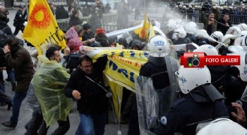 Polis KESK eylemine müdahale etti