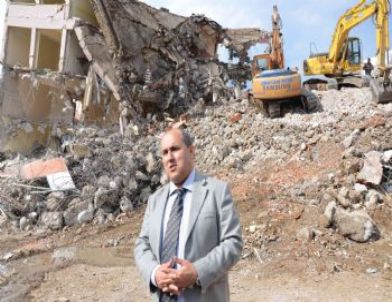 Depremde Zarar Gören Simav Hükümet Binası Yıkılıyor