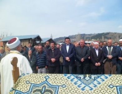 İkikise Köyündeki Yangında Ölen 4 Kişi Toprağa Verildi