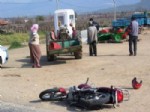 BAHARLAR - Motosiklet, Aniden Yola Çıkan Traktöre Çarptı