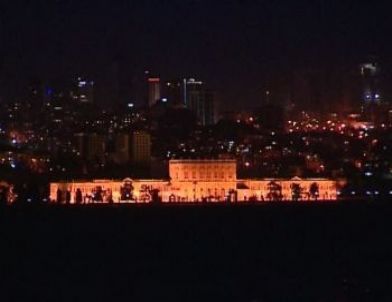 İstanbul’un Simge Mekanları 1 Saat Süreyle Işıklarını Söndürdü