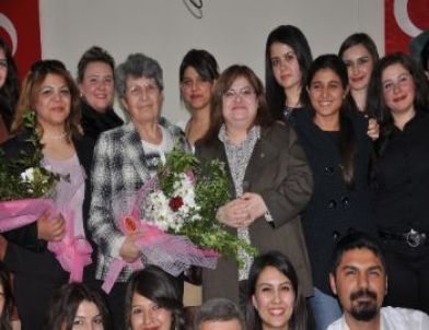 Kadına Şiddete Tiyatrolu Tepki