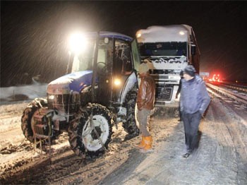 Tendürek'te 100 Araç Mahsur Kaldı