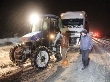 Tendürek'te 100 Araç Mahsur Kaldı