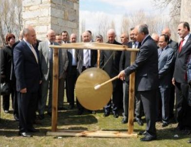 Valilerden 1700 Yıllık Borsada Gong Vuruşu