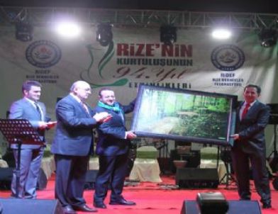 Bakan Bağış'tan Sarkozy'e 'Ballı' Gönderme