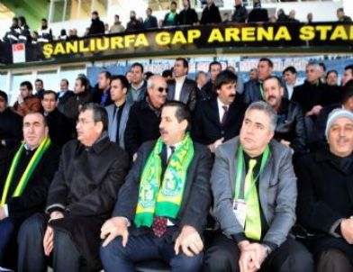 Bakan Çelik, Şanlıurfaspor'un Maçını İzledi