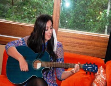 Hollanda'yı Eurovision'da Türk Kızı Temsil Edecek