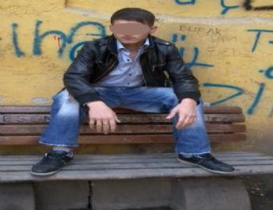 Arkadaşını Kalbinden Bıçaklayarak Öldürdü