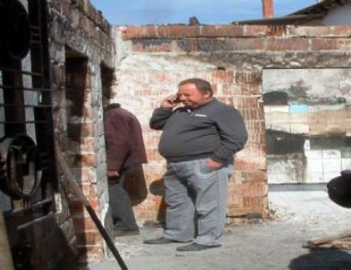 Dutluca Muhtarının Evi Yandı