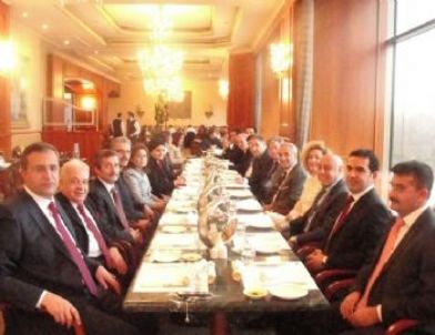 İstanbul'daki Eğitim Kampanyası Tanıtım Toplantısı