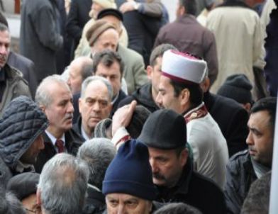 İmam, Babasının Cenaze Namazını Kıldırdı