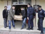 BİLAL YALÇIN - Polisten Vanlı Öğrencilere Yardım Paketi
