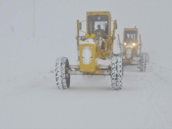 Yavuzkemal'de Kar Kalınlığı 2 Metreye Ulaştı