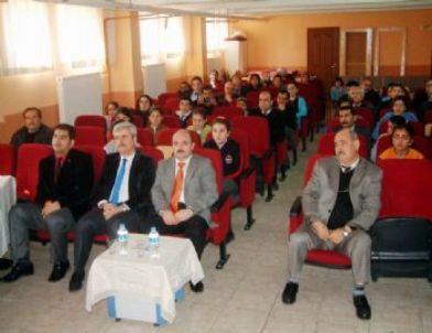 Burhaniye’de İstiklal Marşı İçin Yarıştılar