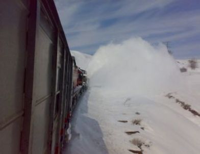 Çankırı-Karabük-Zonguldak Demiryolu Hattı Kar Makinesiyle Açıldı