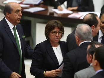 Vekiller yine birbirine girdi