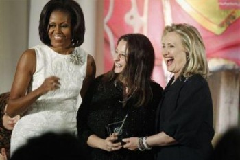 Ödülünü Obama'nın elinden aldı