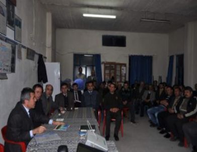 Demirci’de Akşam Eğitim Toplantıları Yapılıyor