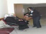 AHMET ŞANLı - Medline Hastanesi Kadınlara Elma Dağıttı
