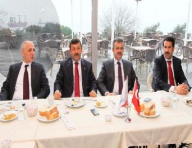 Başkanlar Sakızağacı'nda Toplandı