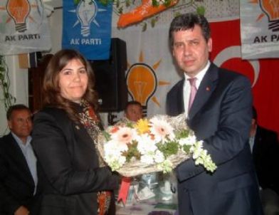 Burhaniye’de AK Partili Kadınlar Yemekte Buluştu