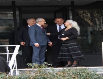 Kılıçdaroğlu'ndan Cem Karaca'nın Eşine Ziyaret