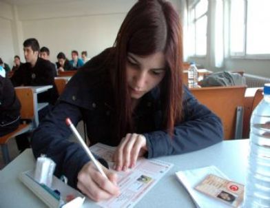 Çanakkale'de Sınava Girecek Öğrenciler Didik Didik Arandı