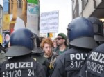 KAPITALIZM - Frankfurt'ta Küresel Krize Karşı Direniş Gösterisi Olaylı Geçti