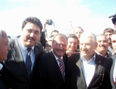 Havaalanı İsmi İçin Davullu Zurnalı Kutlama