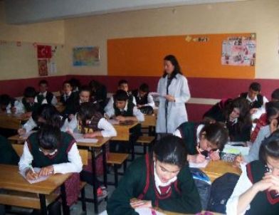 Kula'da İlköğretim Okullarında Kutlu Doğum Yarışması Düzenlendi