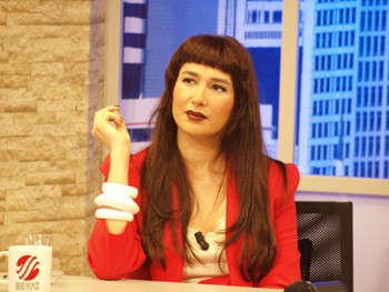 Nilay Dorsa Hülya Avşar Ve Bülent Ersoy'a Fena Çattı