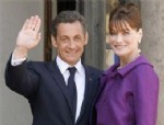 ULUSAL CEPHE - Sarkozy'nin Rakibi Carla Hayranı Çıktı
