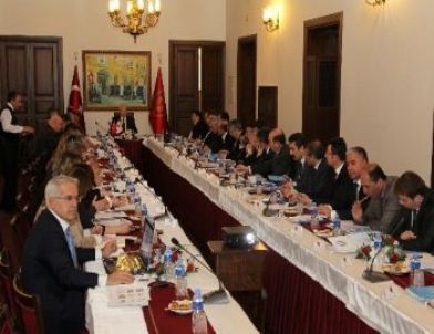 Vali Yüksel Kamuya Açık Yerlerdeki Engellerin Kaldırılmasını İstedi - Ankara